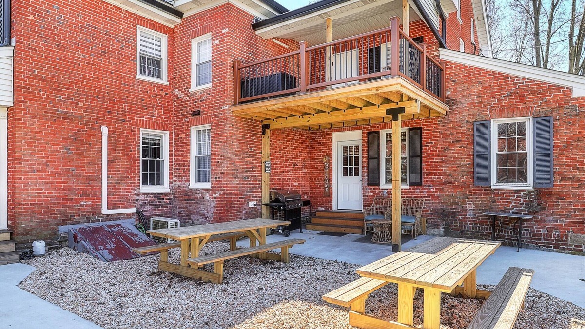 New Oxford Apartment | Historic Barker House 2 near Gettysburg