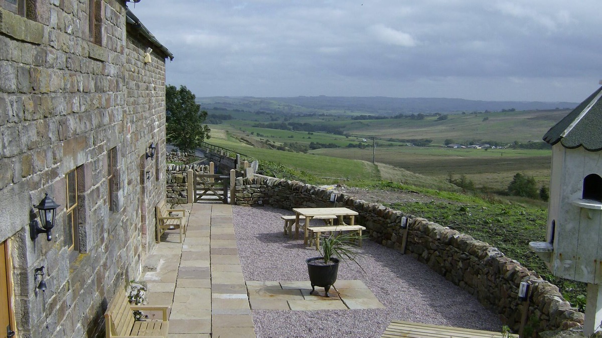 Longnor Cottage | Historic Barn With Breathtaking Views Over Derbys/Staffs Border. Pet Friendly