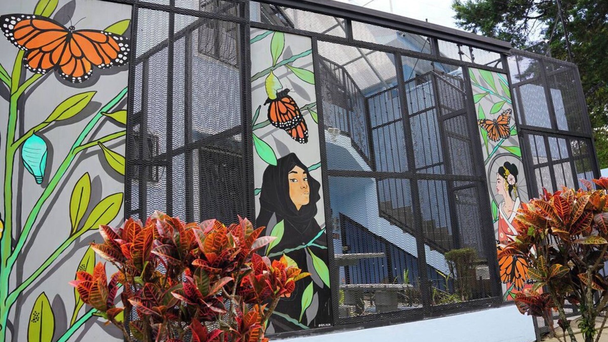 Amon Apartment | Historic Barrio Amon at Downtown San Jose bright apartment with private balcony