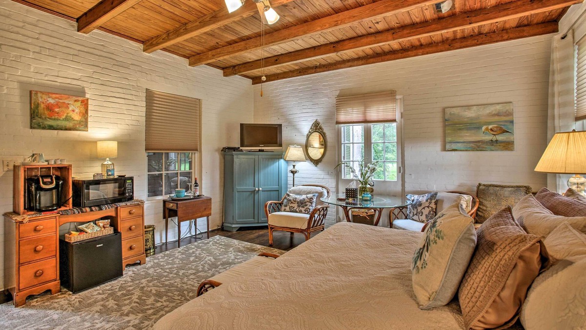 South Baton Rouge Apartment | Historic Baton Rouge Vacation Rental: 6 Mi to LSU!