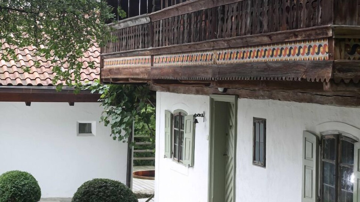 Obermarchenbach Cottage | HISTORIC BAVARIAN COTTAGE; Heritage Stay with Sauna and Spa, 35min from Munich