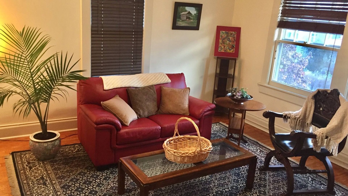 Martha Jefferson House | Historic Beauty and Walkable to Everywhere