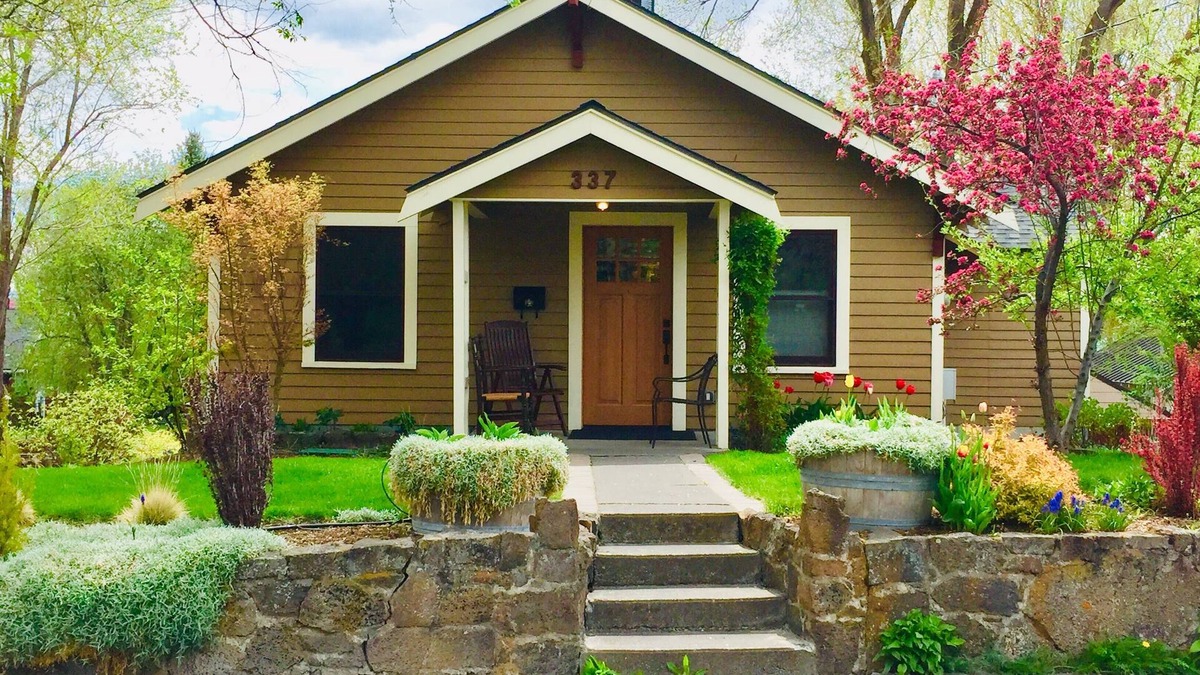 Old Bend House | Historic Belle Millhouse in Bend, OR. Walk to Downtown.vrbo
