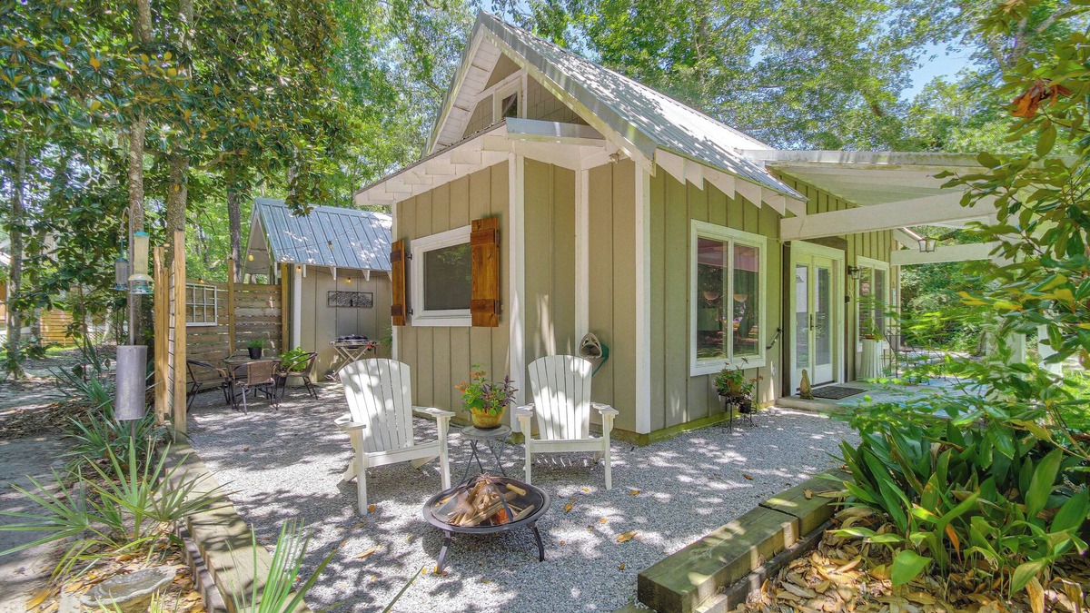 Ocean Springs Cottage | Historic Biloxi Bay Cottage w/Beautiful View