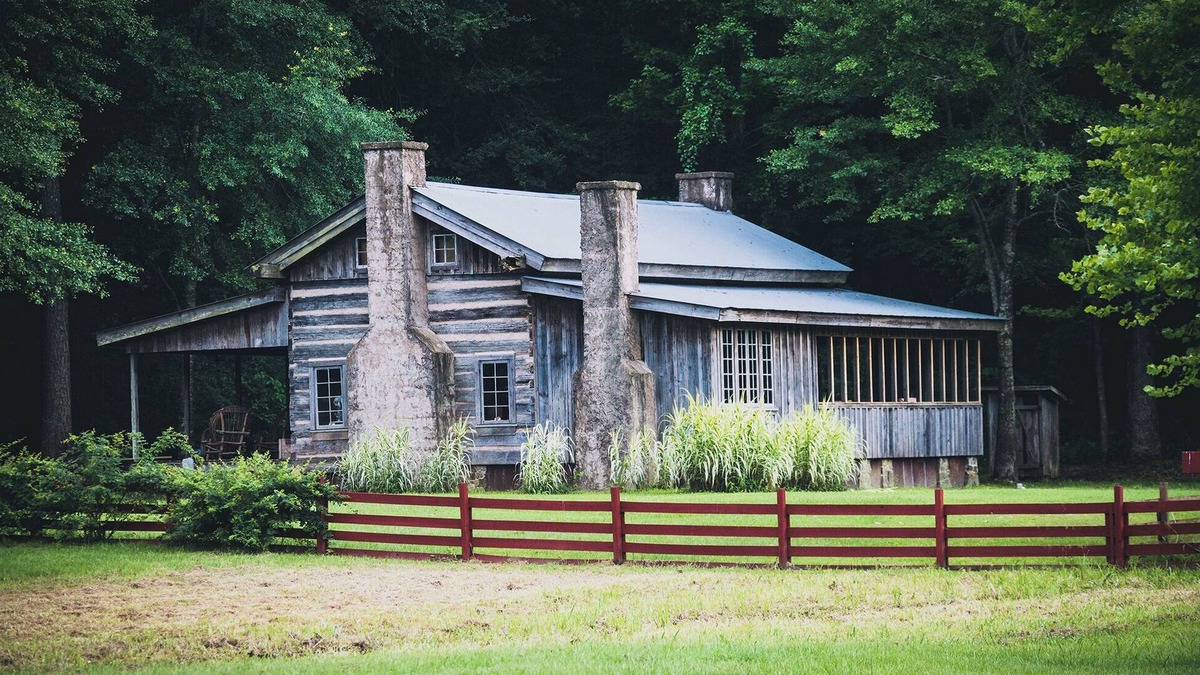 Washington Cabin | Historic Bliss Kingbed near crater of diamonds
