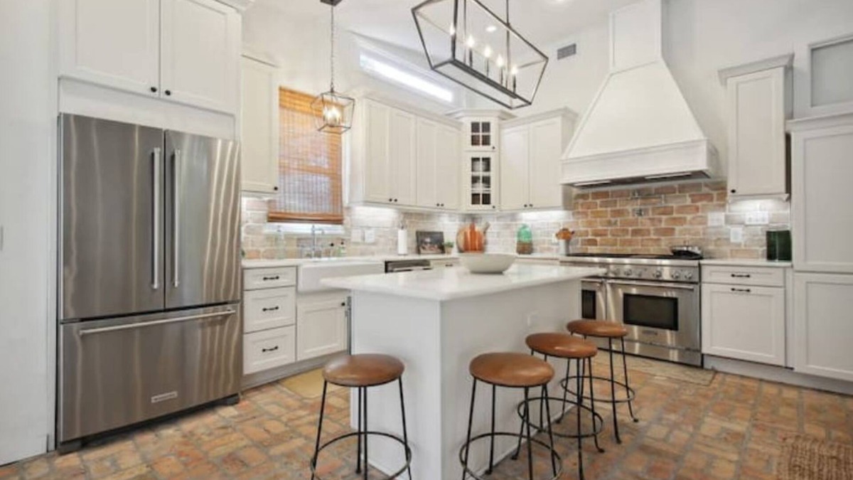 Mandeville Cottage | Historic Blume Cottage-2Blocks to Lakefront in Old Mandeville