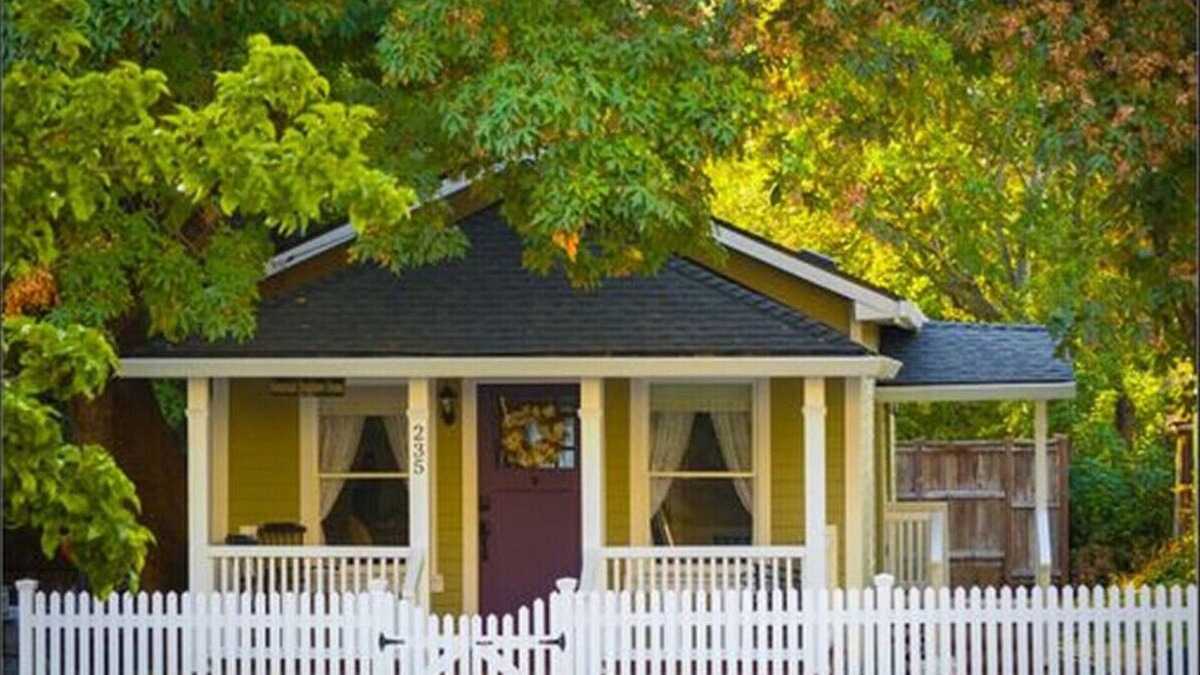 Jacksonville Cottage | Historic Bradshaw House!
