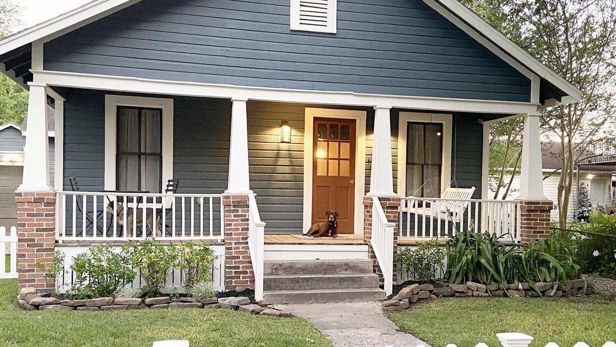 Humble House | Historic Bungalow! 2bed, 2bath, 2den, Downtown Humble, IAH 8min!