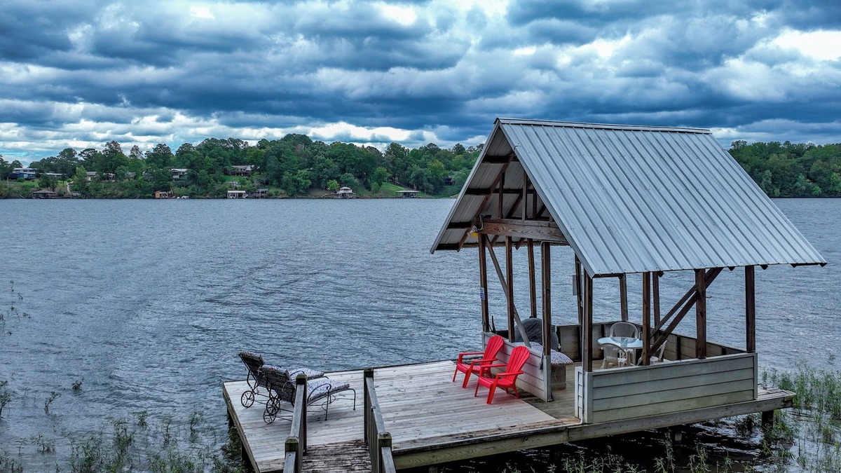 Northport House | Historic Buzzard Roost on the Lake - Stay on Lake Tuscaloosa!