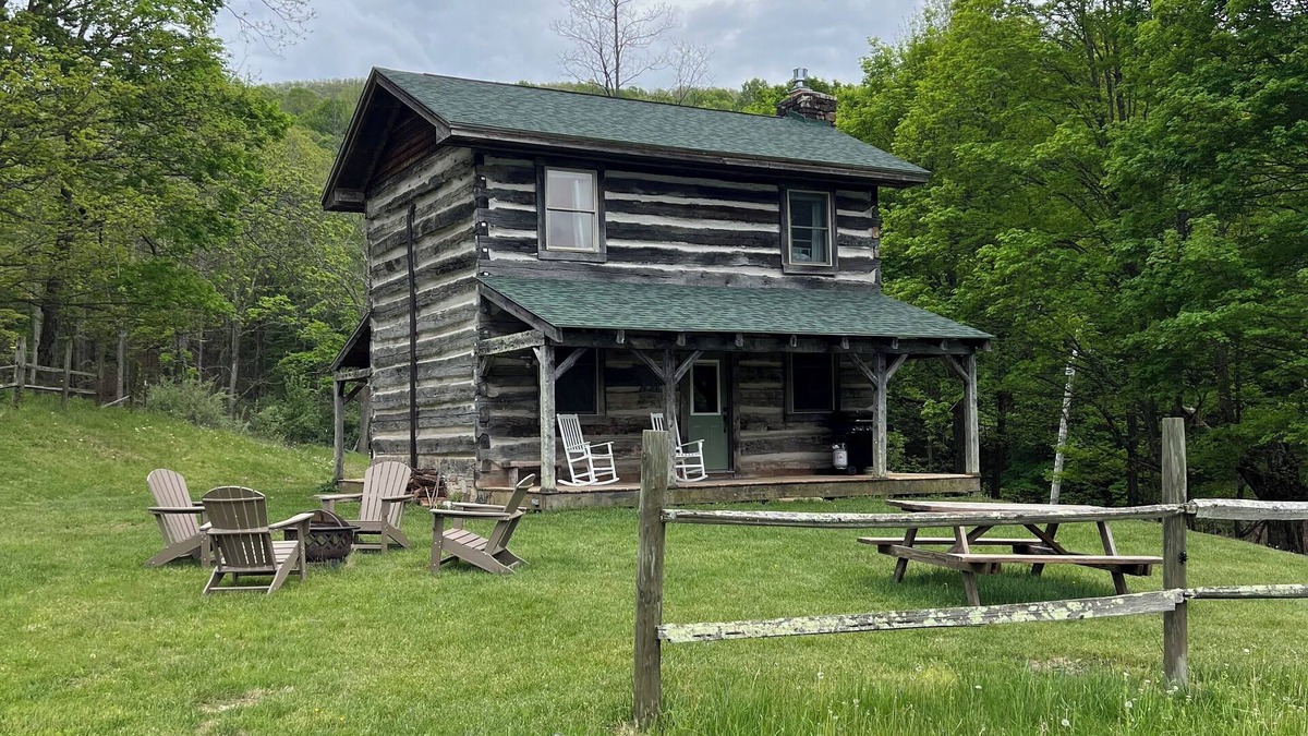 Pearisburg Cabin | Historic Cabin in the Blue Ridge Mountains