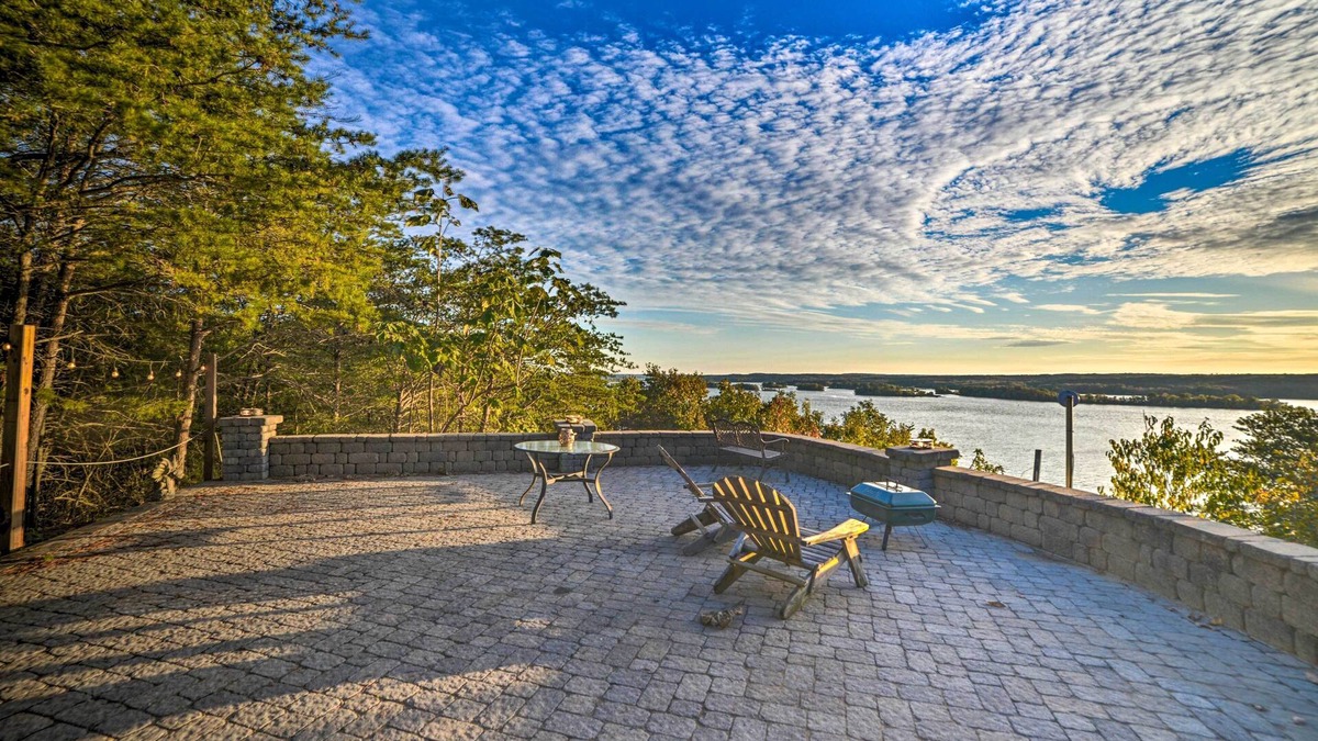 Waverly House | Historic Cabin w/Stunning Kentucky Lake View