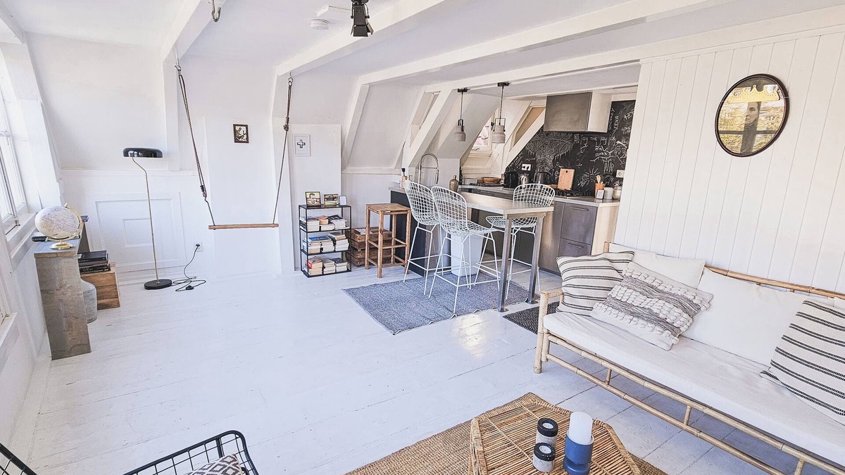 Grachtengordel-West Bed & Breakfast | Historic Canal house from 1618/Ecolicious design joyjoyjoy top floor/Canal view