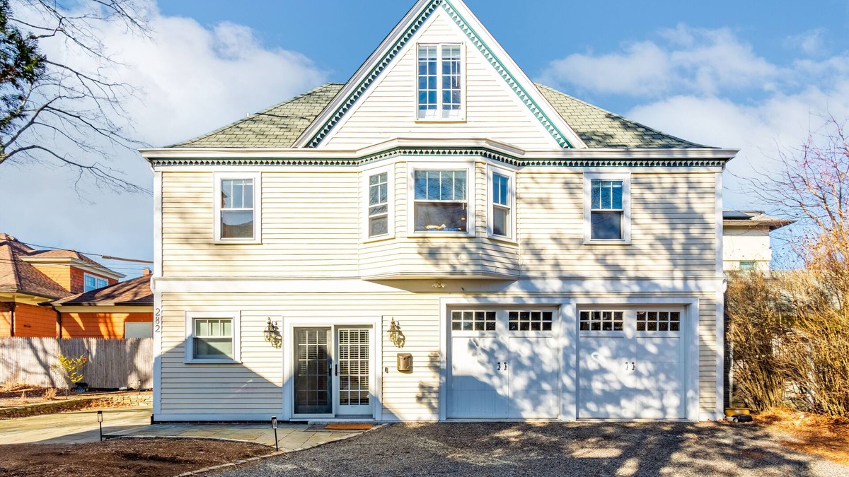 College Hill House | Historic Carriage House Next to Brown/RISD with Free Parking!