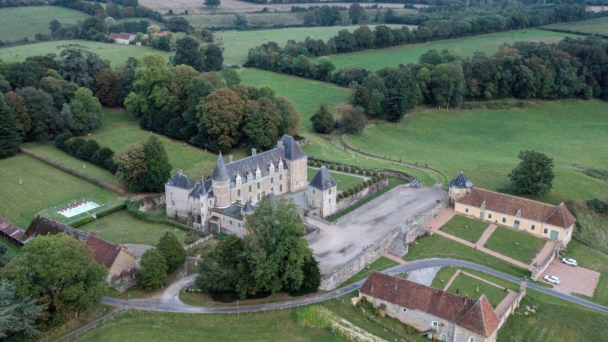La Chapelle-Souef Other | Historic castle with swimming pool 42-hectare forest - Regional nature park 2 hours from Paris