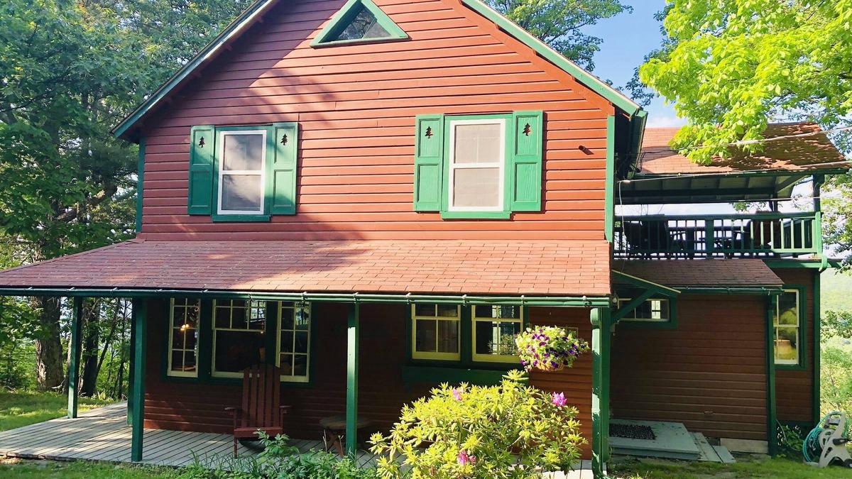 Thompson Ridge House | Historic Catskills Cottage w/Cedar Hot Tub On Top Of The World