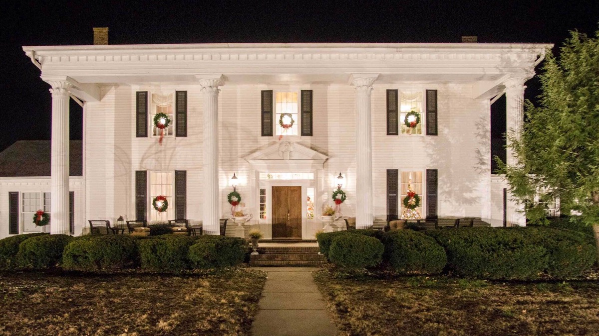 Cedar Hill House | Historic Cedar Hill Mansion on Large Farm w/Pool!