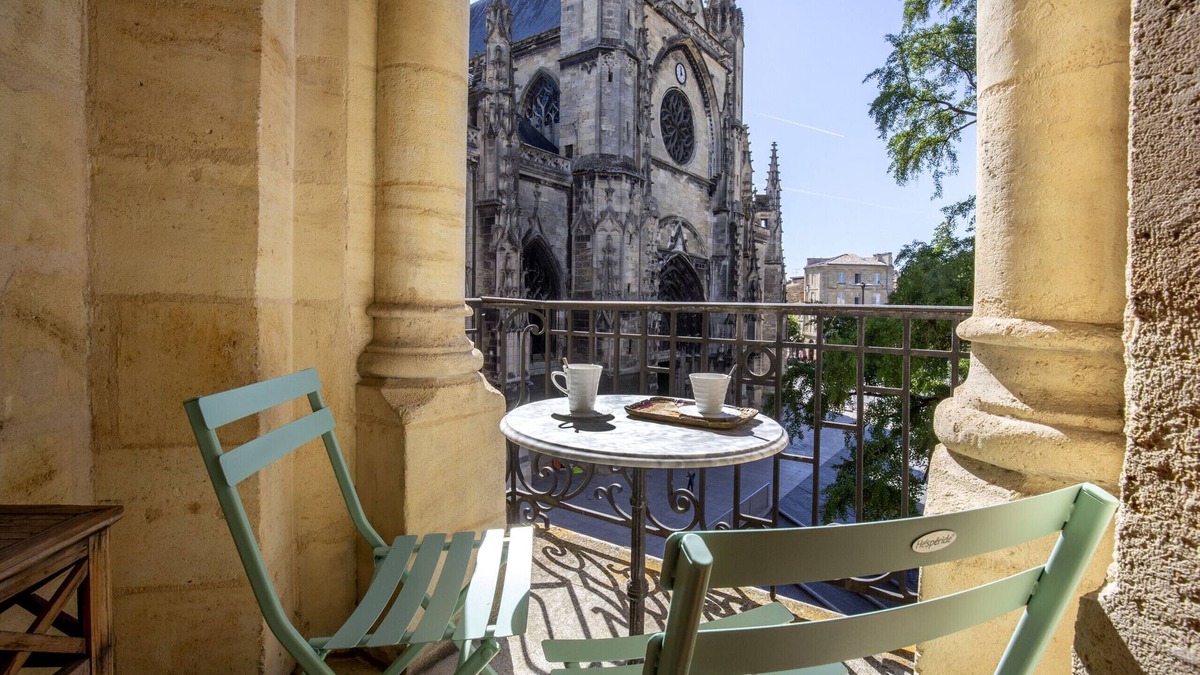 Saint-Michel Apartment | Historic center, air-conditioned with terrace