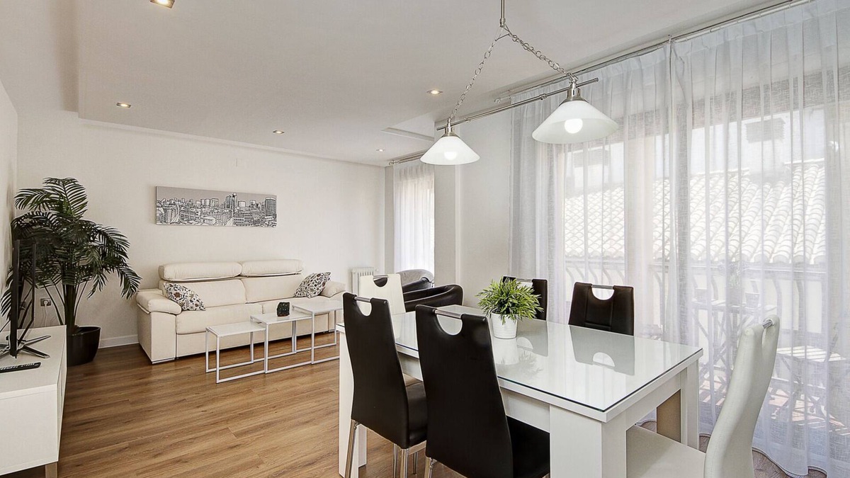 Centro - Sagrario Apartment | HISTORIC CENTER CATHEDRAL/ALBAICIN, NEAR ALHAMBRA. FREE PARKING & WIFI