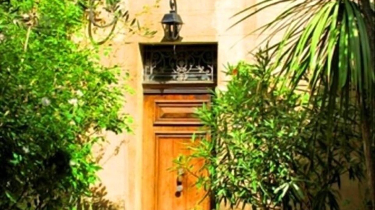 Aix-en-Provence Historic Centre Apartment | Historic Center: Classic Town House Apt., Elegant, Calm, Sunny With Garden Views