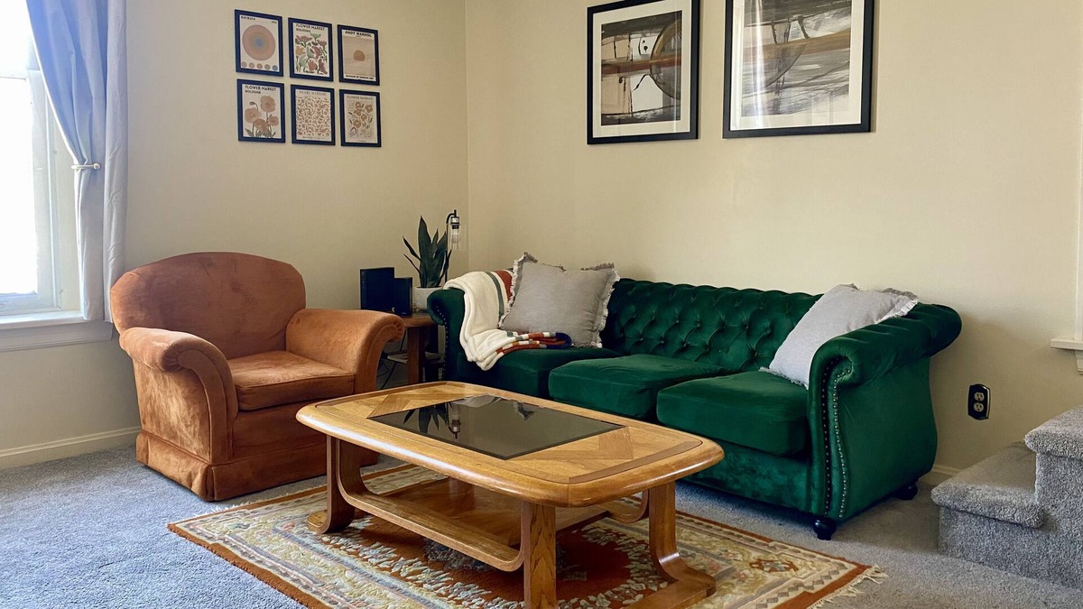 Meadville Apartment | Historic Central Downtown Apartment Close to Allegheny