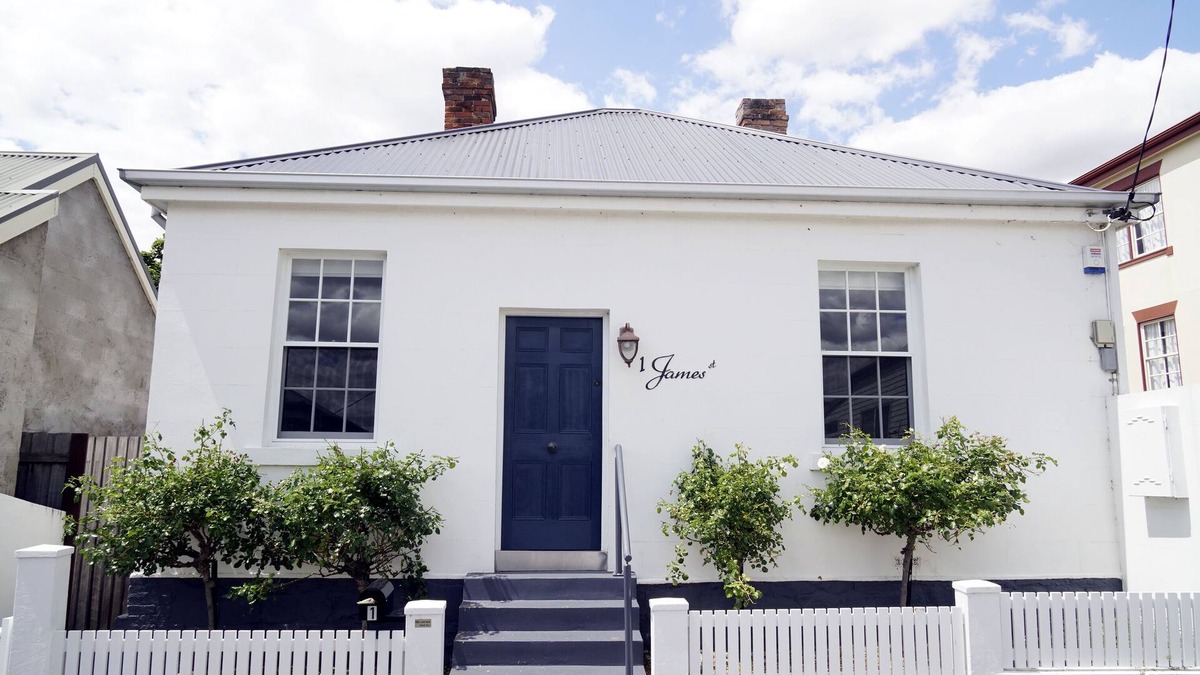 Launceston CBD House | Historic Central Launceston Getaway: 5 mins from Charles St. Cafe's