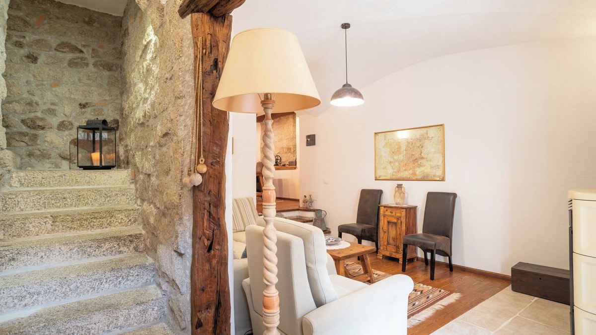 Ala Dei Sardi House | Historic, Centrally Located Holiday Home with Wi-Fi and Fireplace