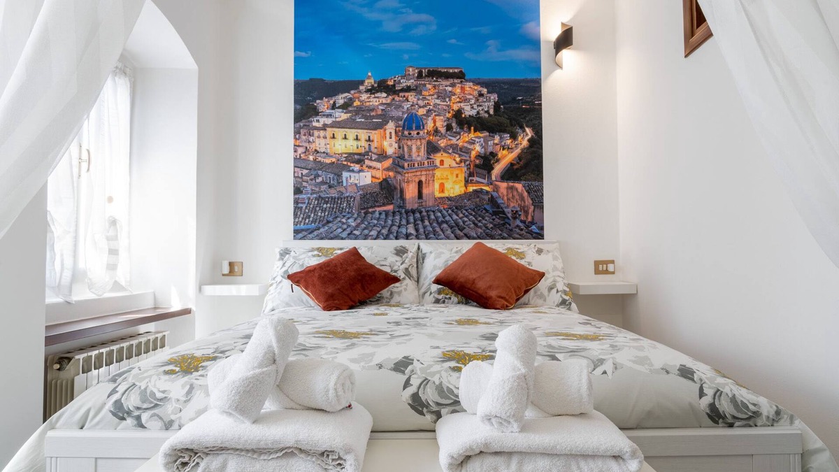 Borgo San Leonardo Apartment | Historic Centre · Leonardo House