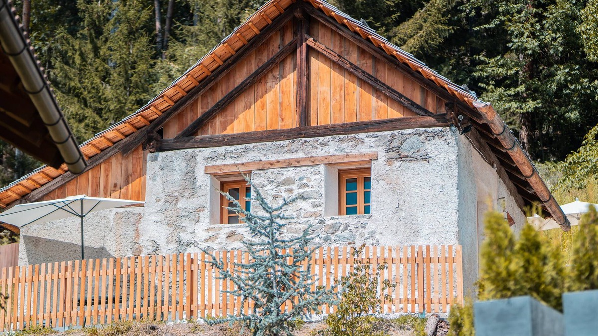 Colli In Pusteria Ski Chalet | Historic Chalet Neuhaus - with open air jacuzzi & infrared sauna!
