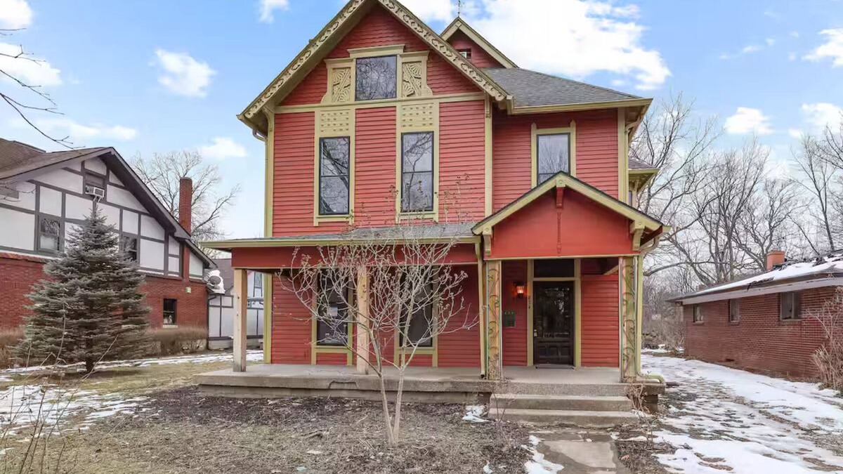 Windsor Park House | Historic Charm - 2 Living Areas - Near Downtown