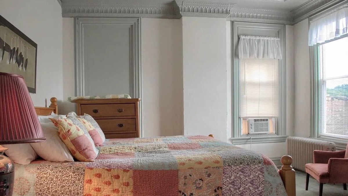 Ranshaw Bed & Breakfast | Historic Charm/2BR/Kitchen/Free Parking