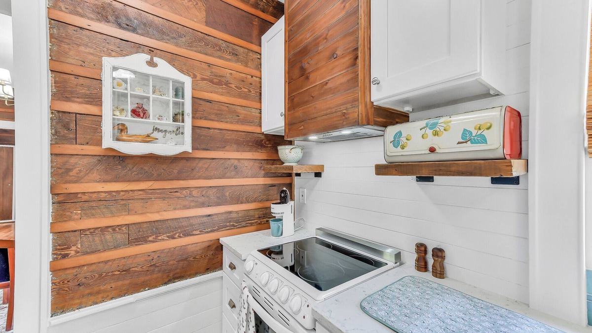 Galveston Condo | Historic Charm-Close to Beach & Attractions!