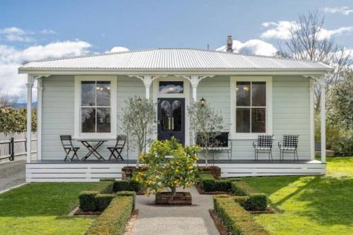 Greytown House | Historic Charm in Greytown - Cosy Kowhai Cottage