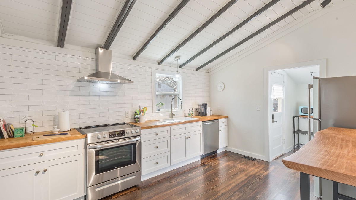 Sand Springs House | Historic Charm + Luxury Bath/Kitch, 10min DT Tulsa