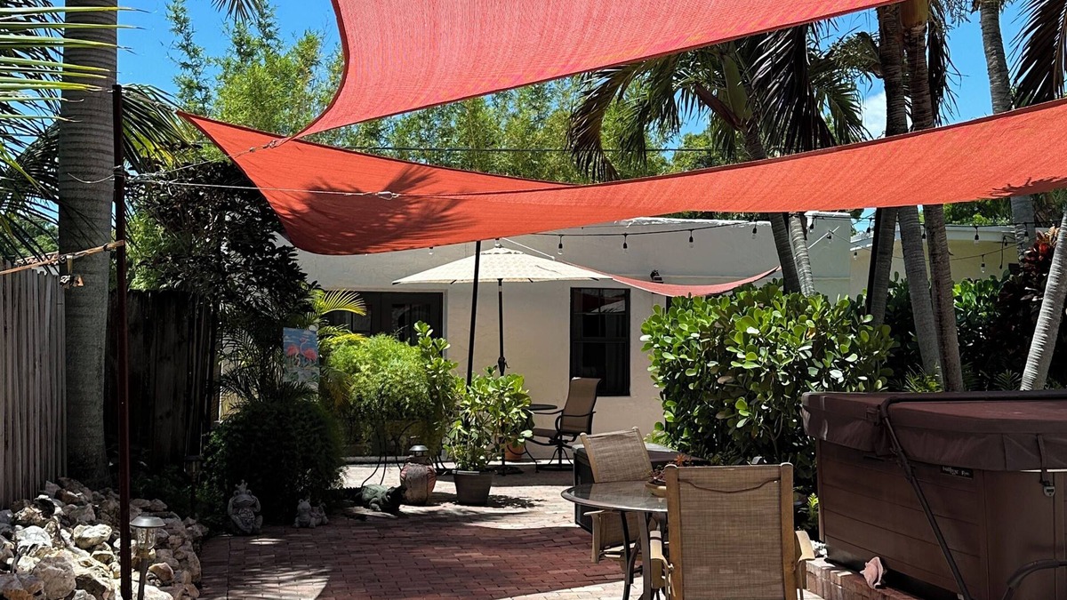 Poiciana Park II Cottage | Historic charm meets modern comfort—your cozy stay for work or play.