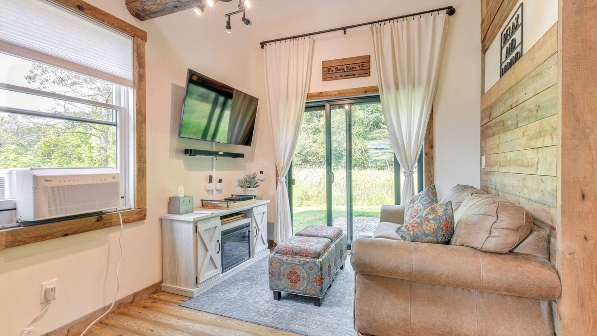 Moscow House | Historic Charm + Modern Luxury: 6 Mi to Stowe Mtn