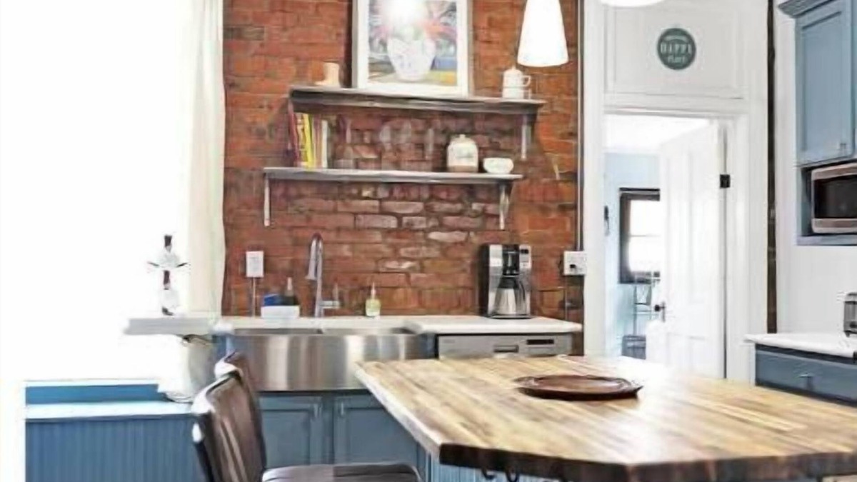 Pueblo House | Historic Charmer!