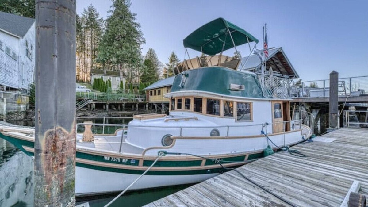 Gig Harbor Boat Rental | Historic Charming Boat in Downtown Harbornn