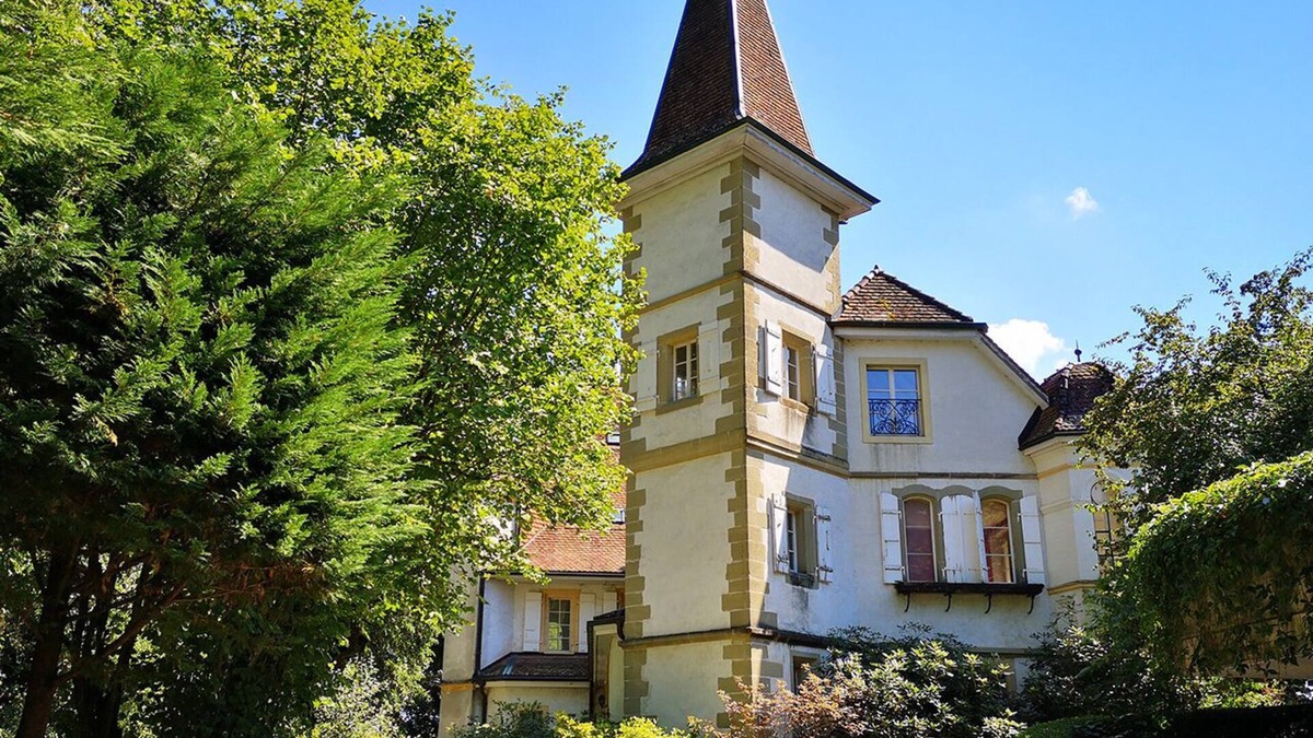 Cressier House | Historic Chateau Provides a Beautiful Wedding Venue in the Swiss Countryside