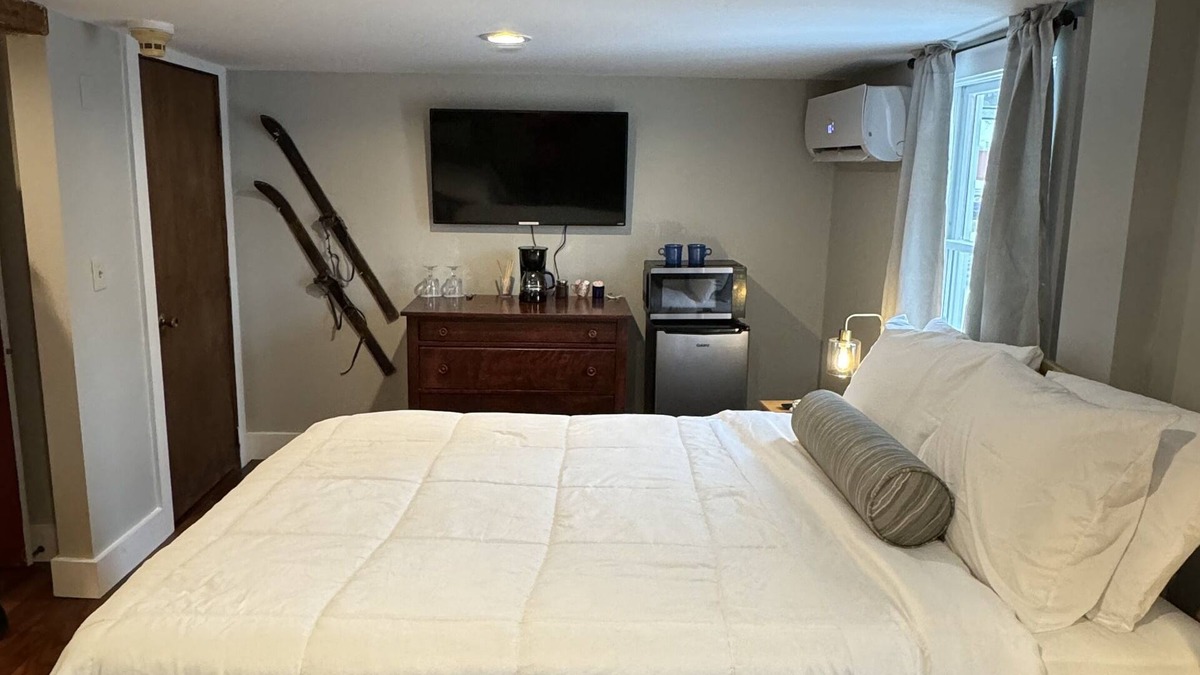 Chester Depot Bed & Breakfast | Historic Chester Inn! Circa, 1870 - right on Main Street & 20 minutes to Okemo!