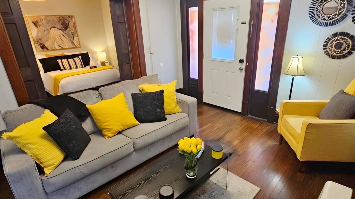 Huntington Apartment | Historic & Chic apartment by Arena, University, Hospital - Dog Friendly