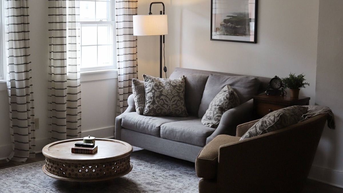 Clarence Apartment | Historic Clarence Hollow Apartment