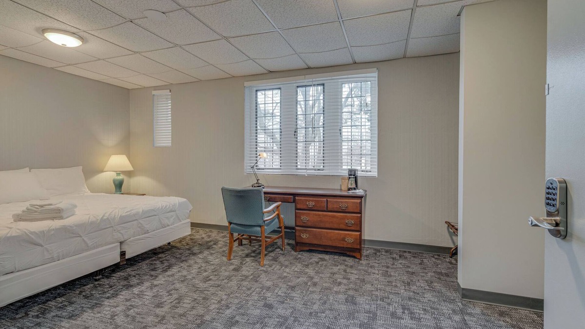 Music Row Hotel | Historic Converted Dorm Room in Great DT location!
