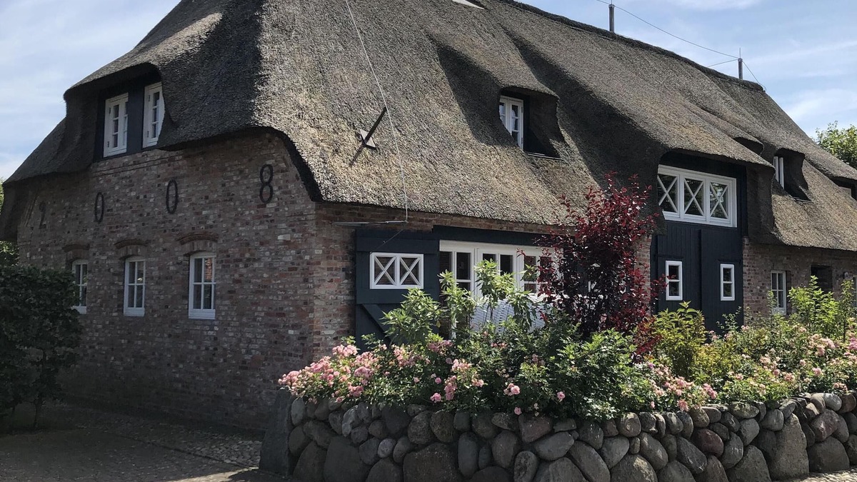 Oldsum House | Historic cottage under thatched