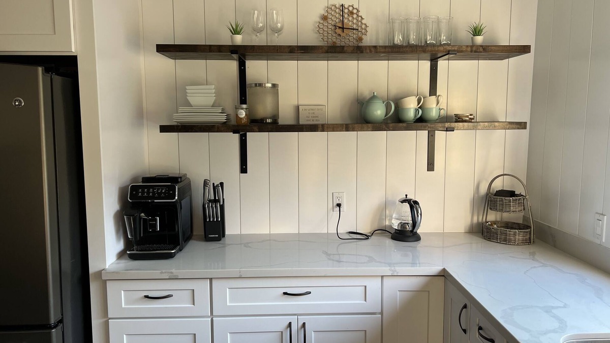 Snohomish Cottage | Historic Cottage with Mountain Views