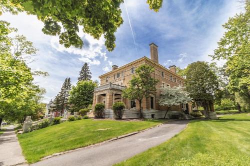 Endion Hotel | Historic Cotton Mansion Duluth Boutique Hotel