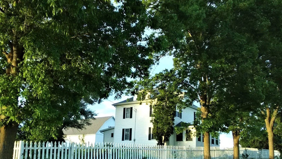 Monroe House | Historic Country Farmhouse for ANY Season!