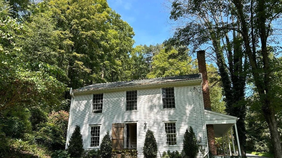 Woodbury House | Historic Country Retreat in Litchfield County