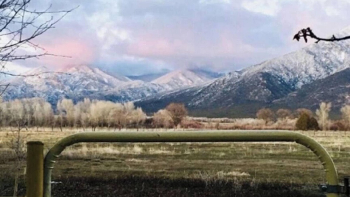 Taos House | Historic Cozy Adobe 2.9 miles to the Taos Plaza. Beautiful Mountain Views.