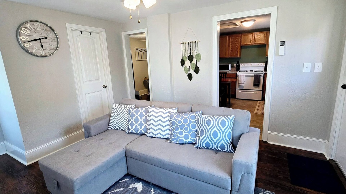 Boonville Apartment | Historic Cozy Apartment 1 Bedroom In Peaceful Boonville