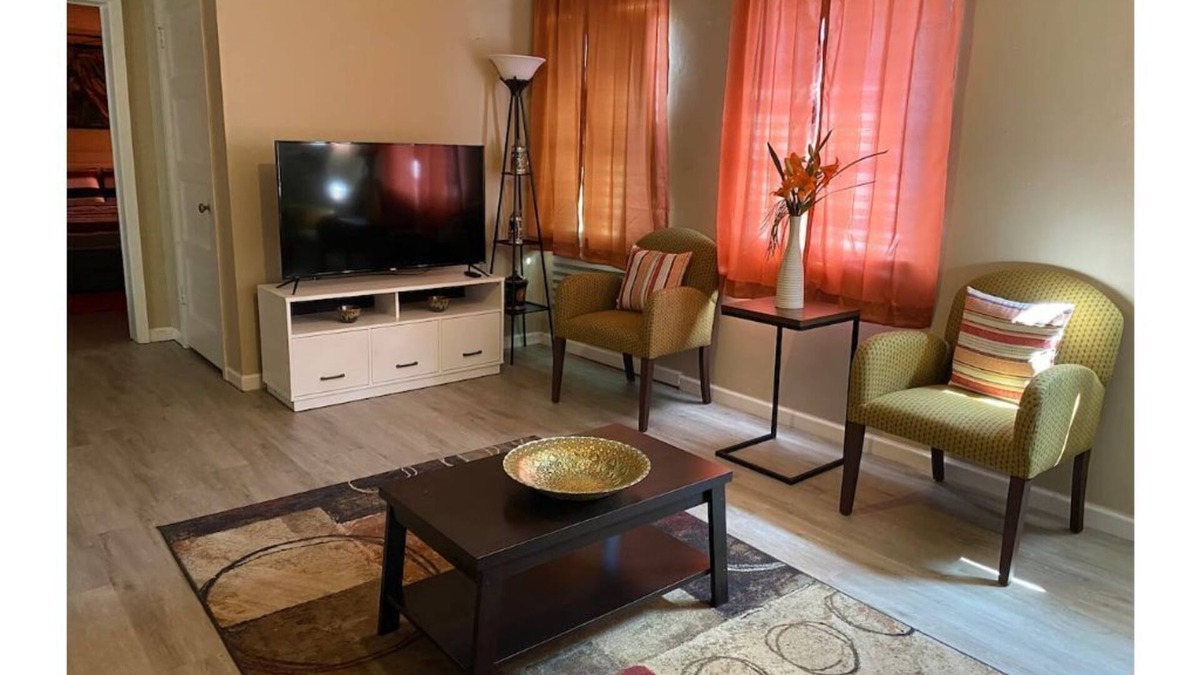 Valdosta House | Historic Cozy Apartment near Hospital & VSU -SF
